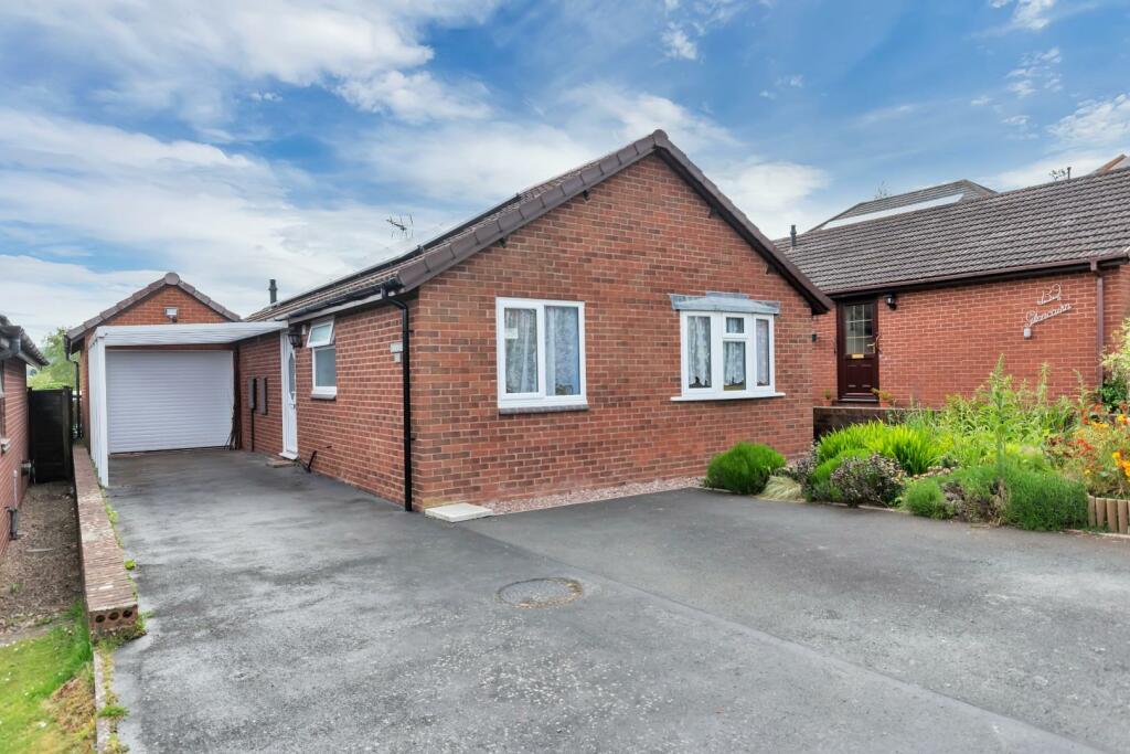 2 bedroom bungalow for sale in Brookfield Road, Welshpool, SY21