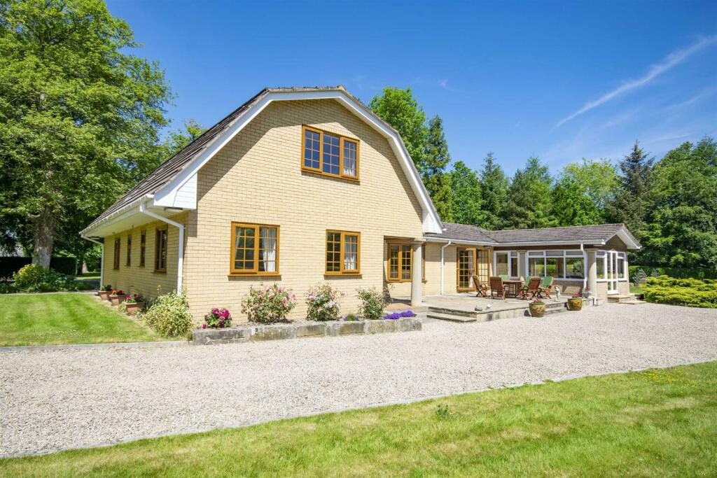 5 bedroom detached house for sale in Revel, Berriew, SY21 8AH, SY21