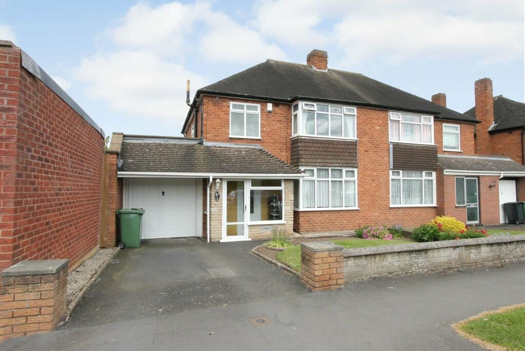 3 bedroom semidetached house for sale in Beachcroft Road, Wall Heath