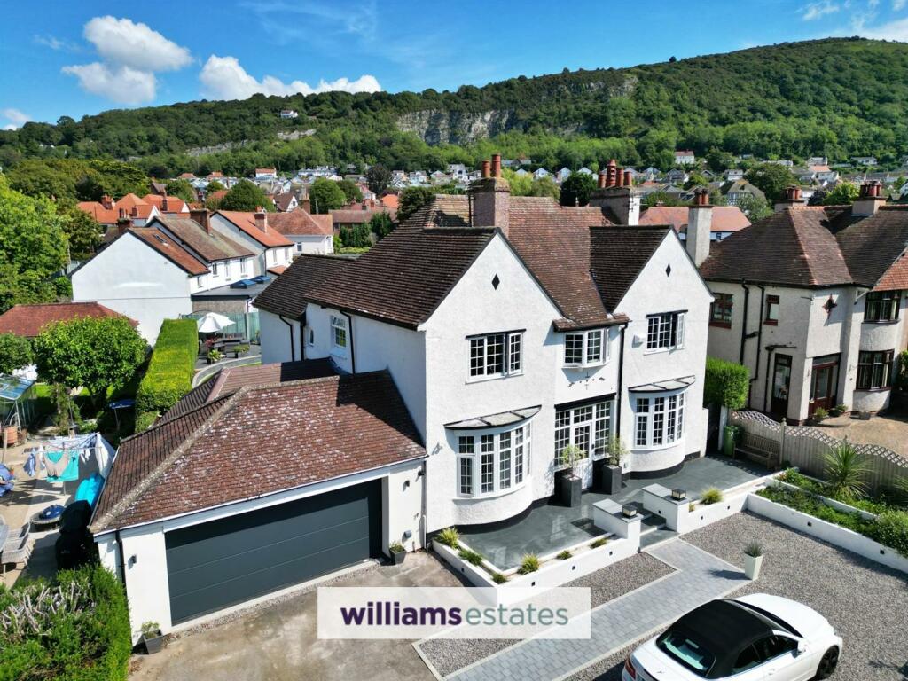 5 bedroom detached house for sale in The Avenue, Prestatyn, LL19