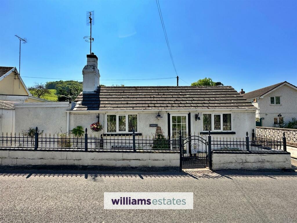 2 bedroom detached house for sale in Gronant Hill, Gronant, LL19