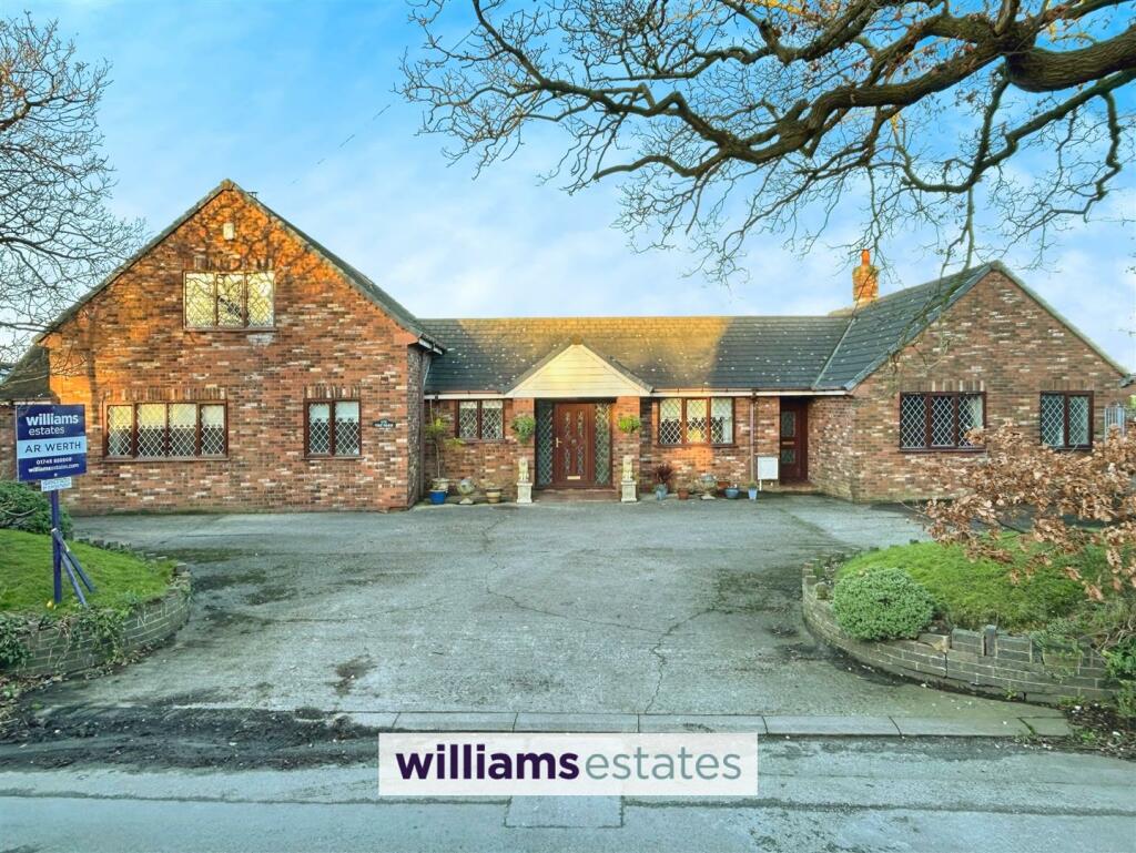 5 bedroom detached house for sale in Picton Road, Penyffordd, CH8