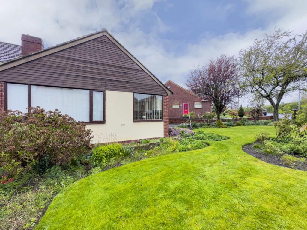 3 bedroom bungalow for sale in Windmill Lane, Birstall, WF17