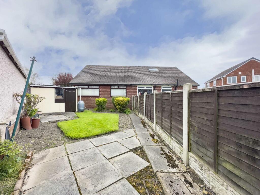 3 bedroom bungalow for sale in Windmill Lane, Birstall, WF17