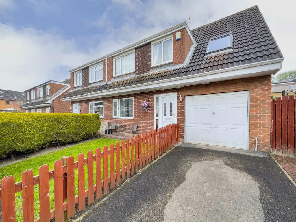 4 bedroom semidetached house for sale in Well Lane, Dewsbury, WF13