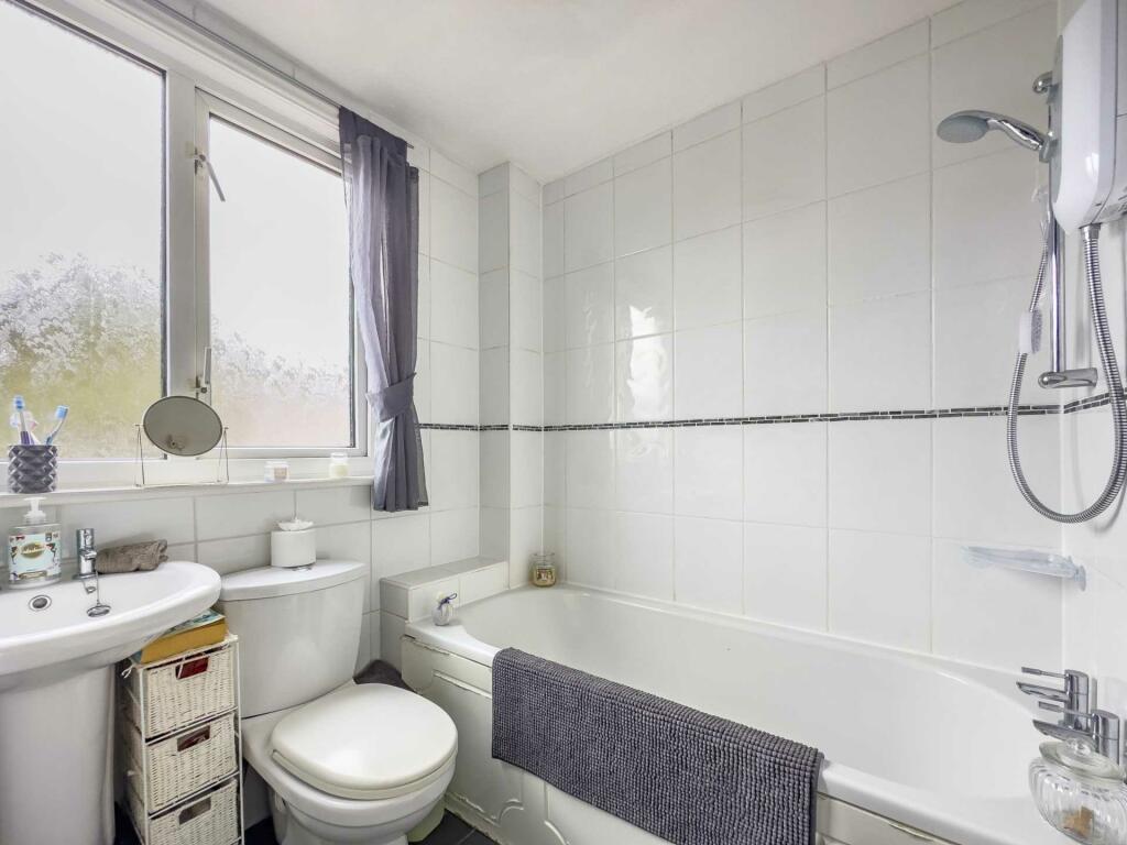 4 bedroom semidetached house for sale in Well Lane, Dewsbury, WF13