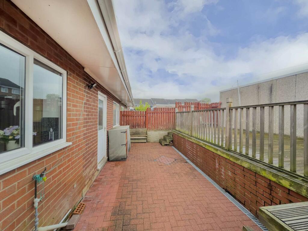 4 bedroom semidetached house for sale in Well Lane, Dewsbury, WF13