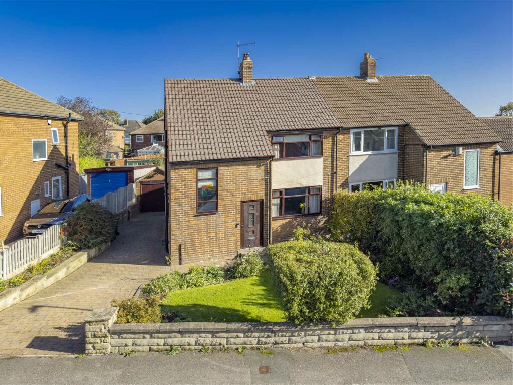 3 bedroom semidetached house for sale in Kingsley Drive, Birkenshaw, BD11