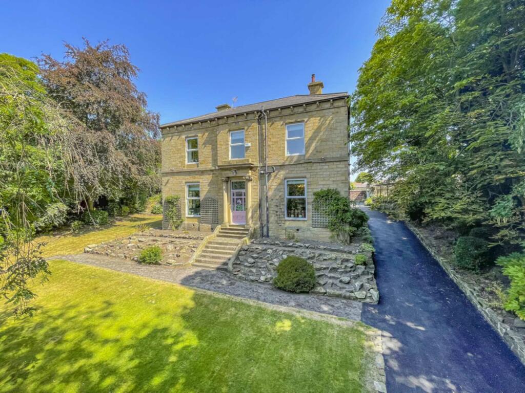 5 bedroom detached house for sale in York Road, Upper Batley, WF17