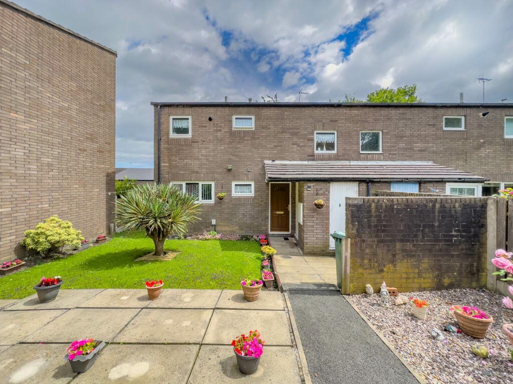3 bedroom end of terrace house for sale in Burley Walk, Batley, WF17