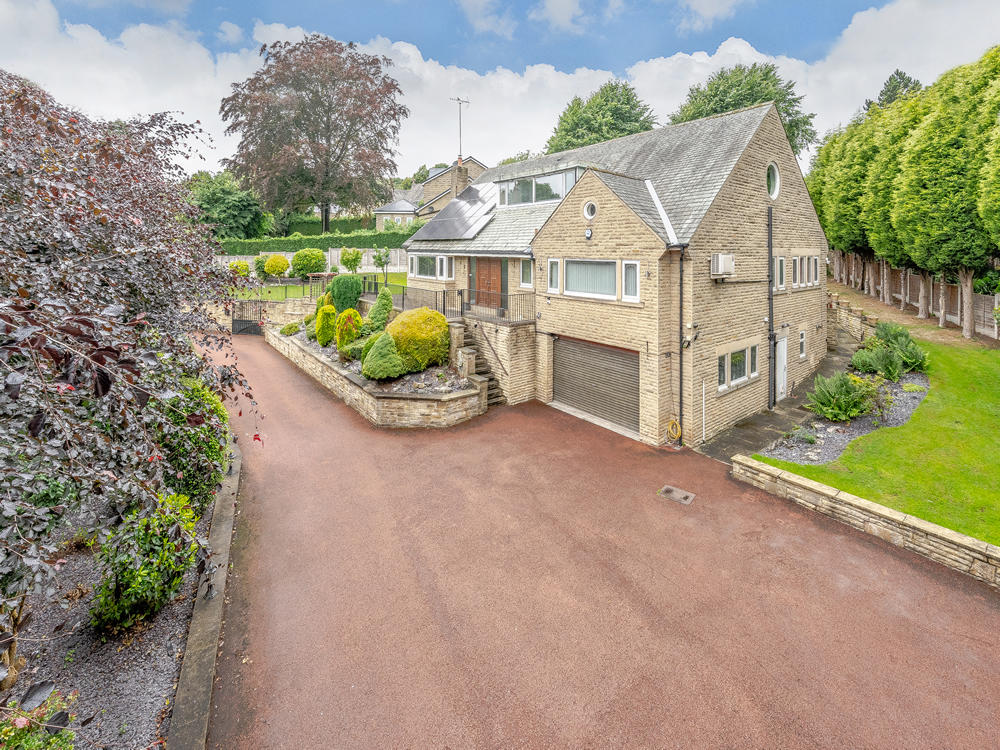 5 bedroom detached house for sale in Timothy Lane, Batley, WF17 0AU, WF17