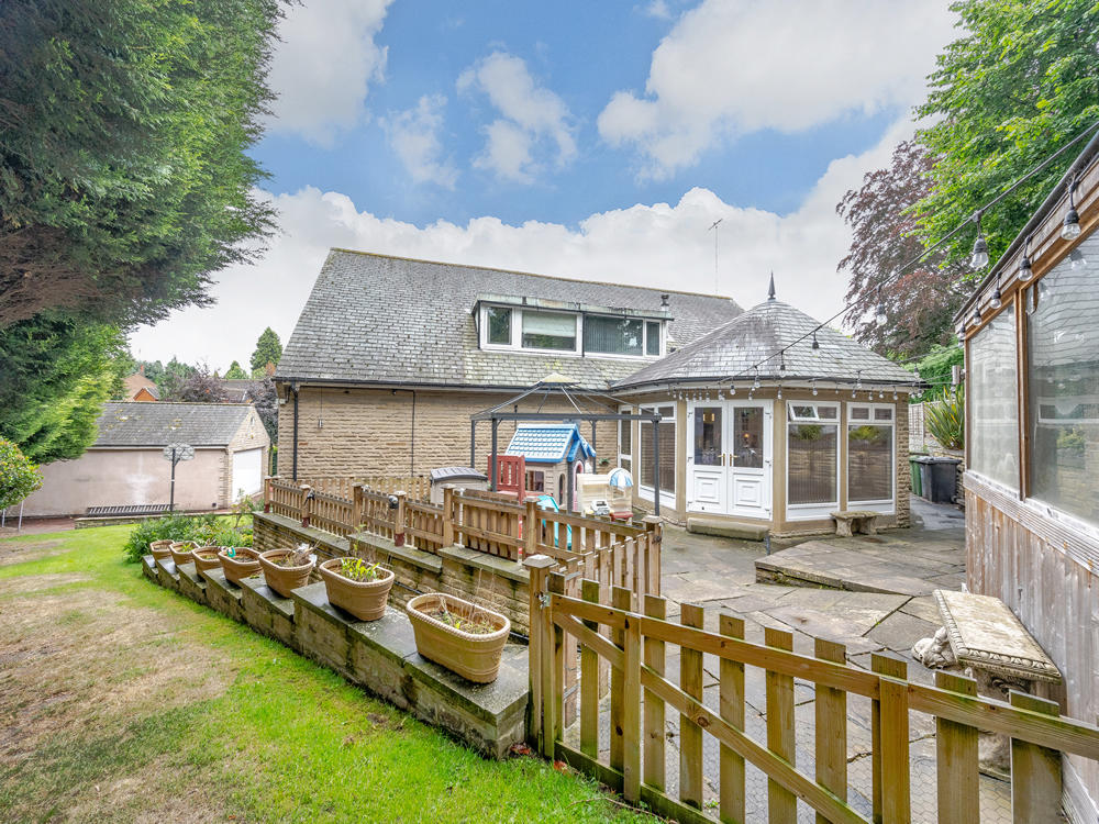 5 bedroom detached house for sale in Timothy Lane, Batley, WF17 0AU, WF17