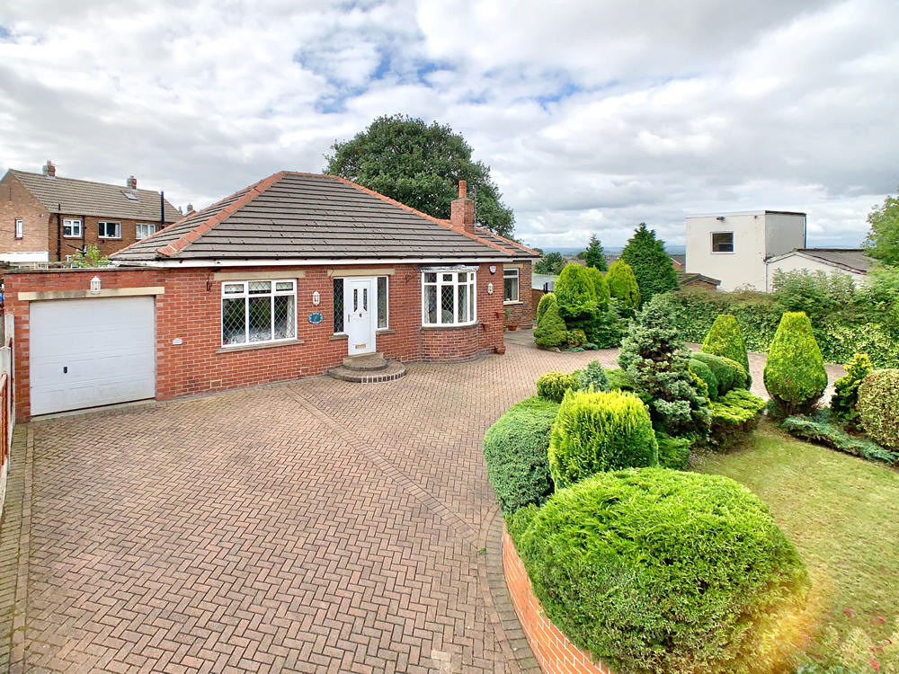 3 bedroom bungalow for sale in Leeds Road, Birstall, WF17 0EJ, WF17
