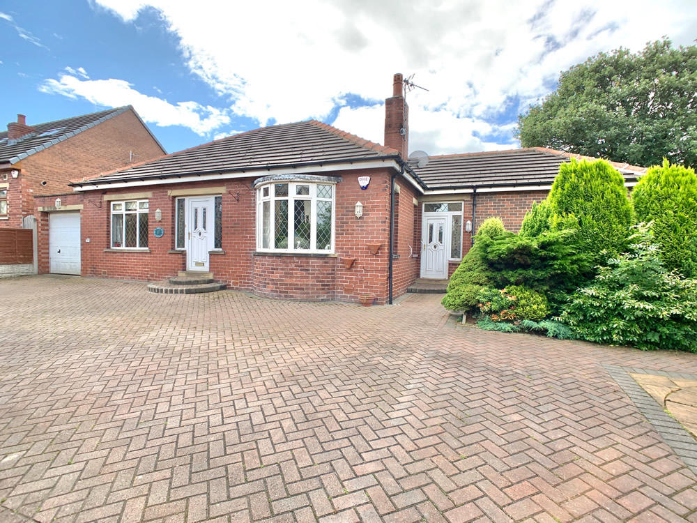 3 bedroom bungalow for sale in Leeds Road, Birstall, WF17 0EJ, WF17