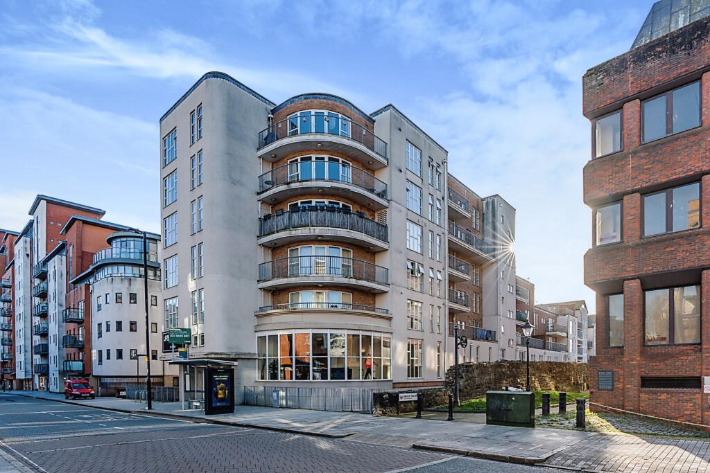 2 bedroom duplex for sale in Lower Canal Walk, Southampton, Hampshire, SO14