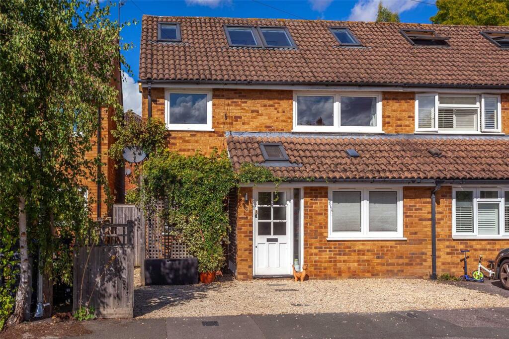 Main image of property: Taylors Close, Marlow, Buckinghamshire, SL7