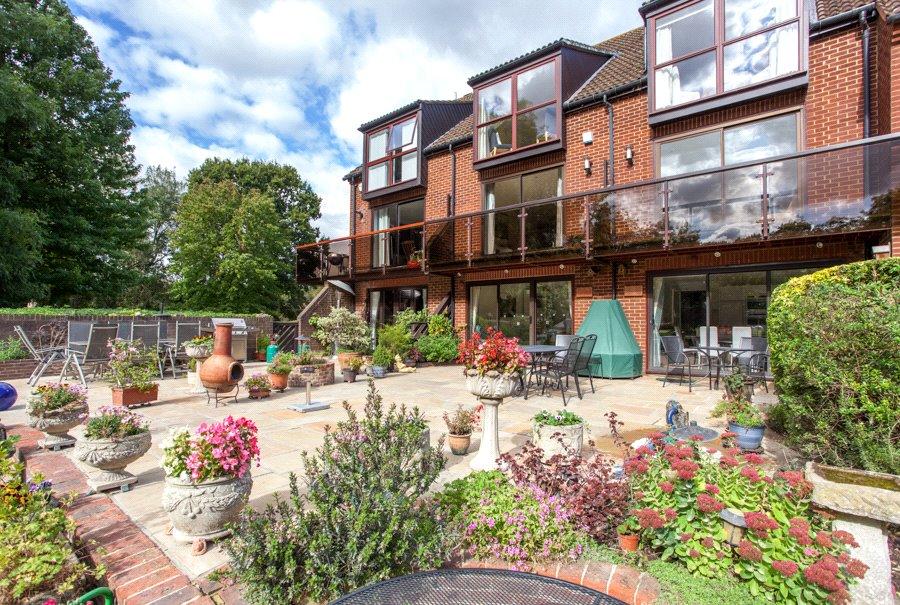 4 bedroom terraced house for sale in Temple Mill Island, Marlow