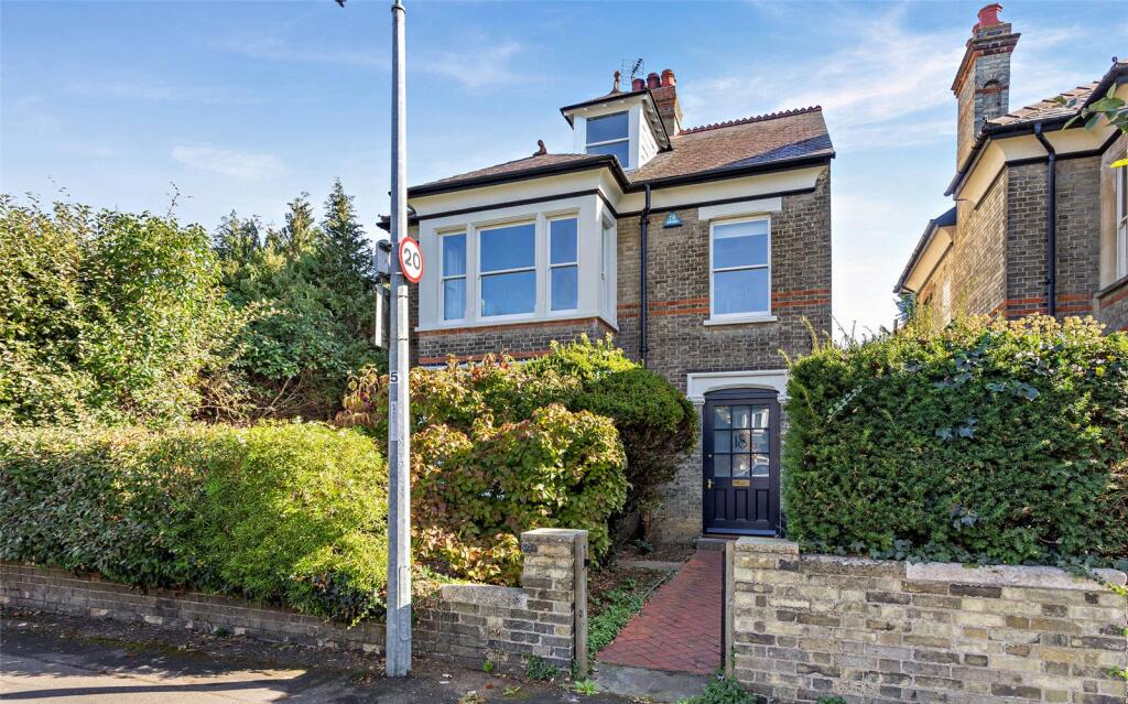 Main image of property: De Freville Avenue, Cambridge, Cambridgeshire, CB4