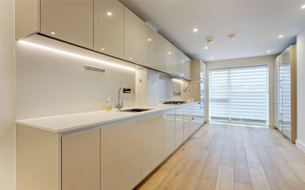 Main image of property: Clay Farm Drive, Trumpington, Cambridge, Cambridgeshire, CB2