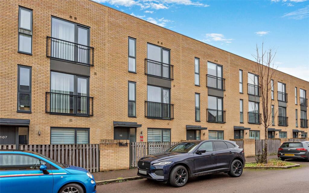 Main image of property: Clay Farm Drive, Trumpington, Cambridge, Cambridgeshire, CB2