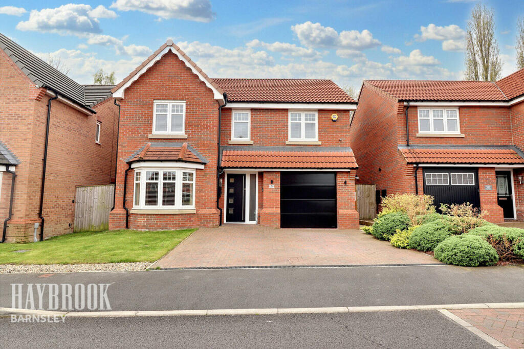 4 bedroom detached house for sale in Hawthorne Avenue, Barnsley, S71