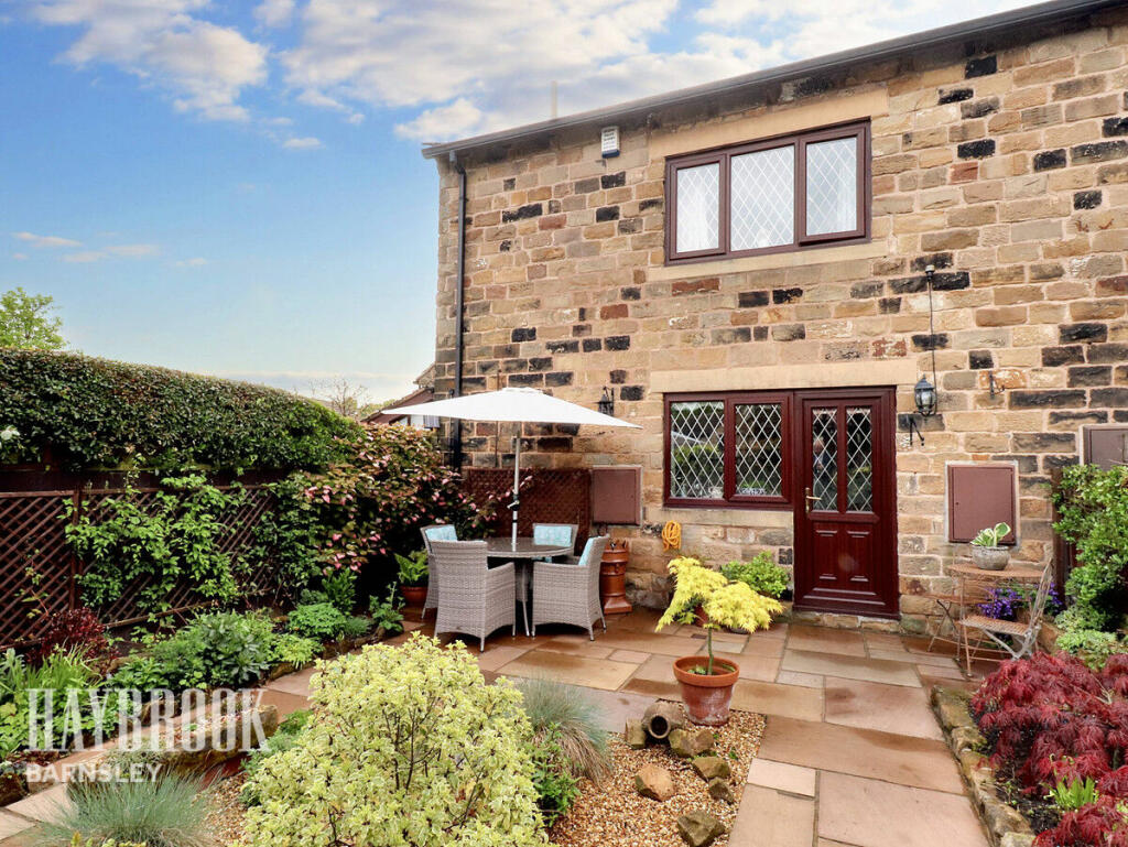 3 bedroom cottage for sale in Earlsmere Drive, Ardsley, S71