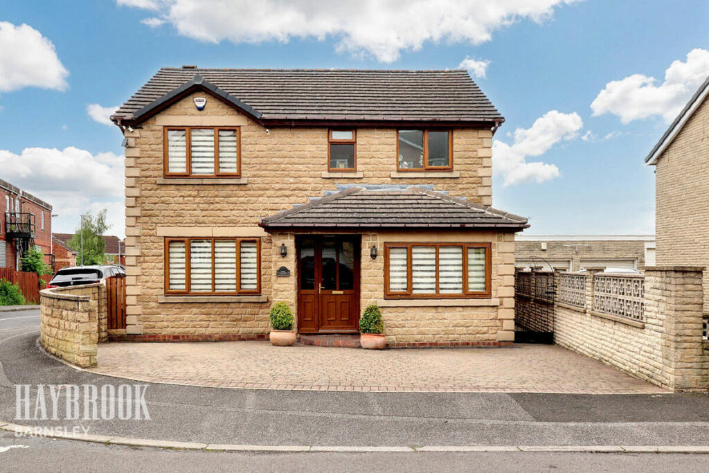 4 bedroom detached house for sale in Regent Street, Hoyland, S74