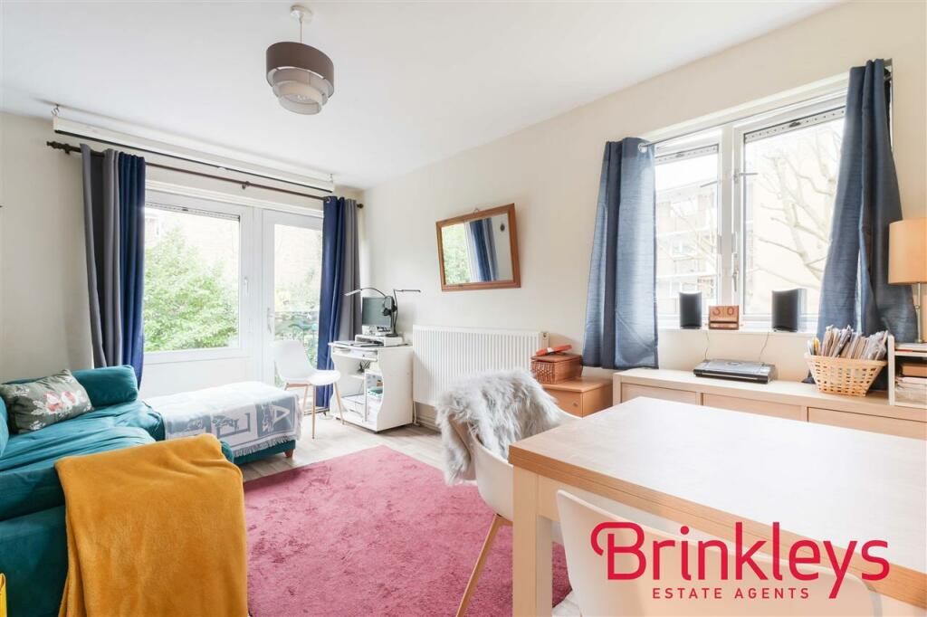 1 bedroom apartment for sale in Caryl House, Windlesham Grove