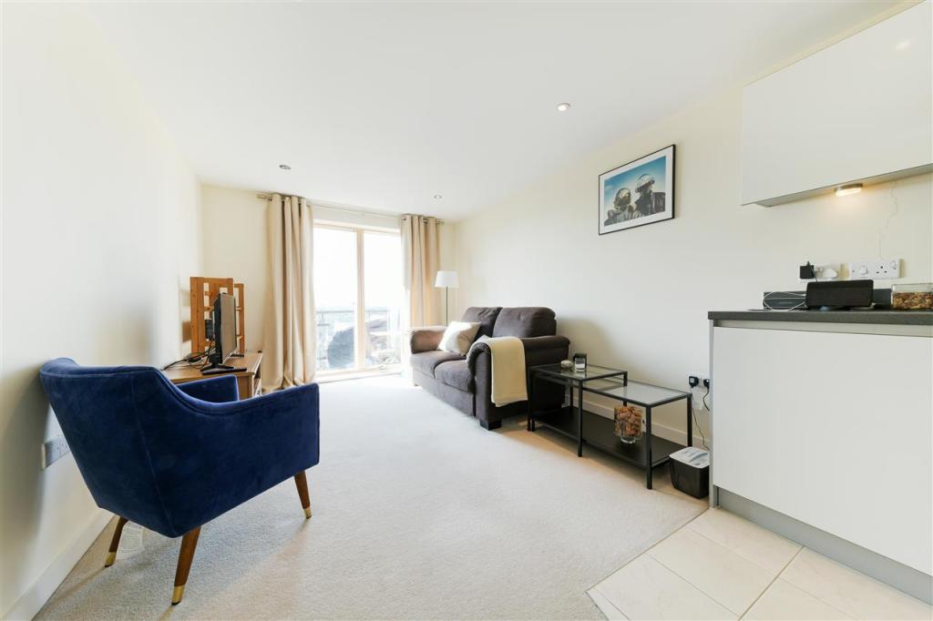 1 Bedroom Flat In Reed House 21 Durnsford Road Wimbledon