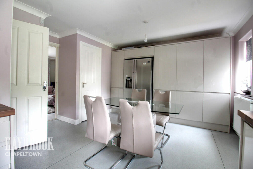3 bedroom end of terrace house for sale in Warren Gardens, Chapeltown, S35