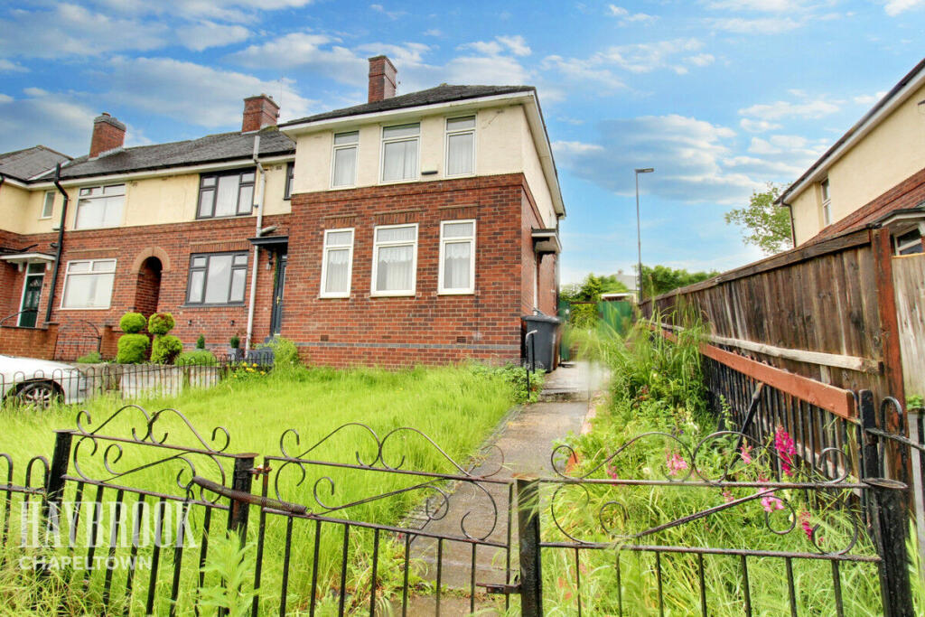 3 bedroom end of terrace house for sale in Ecclesfield Road, Sheffield, S5