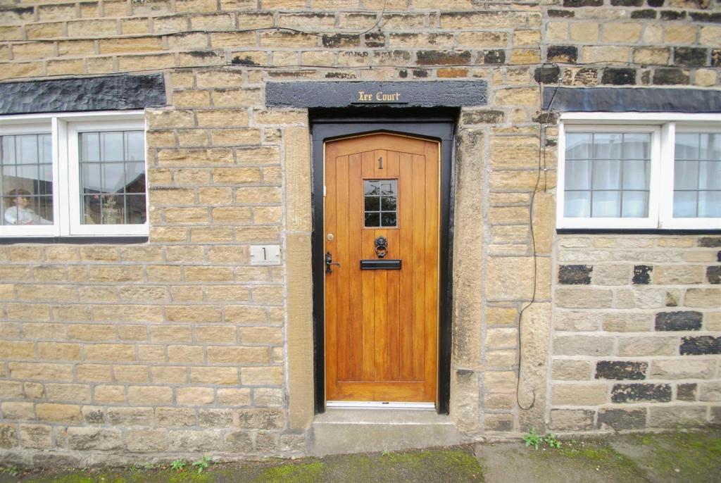 2 bedroom apartment for sale in Springside Road, Walmersley, Bury, BL9