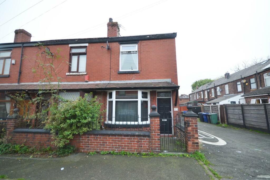 3 bedroom end of terrace house for sale in Clyde Road, Radcliffe