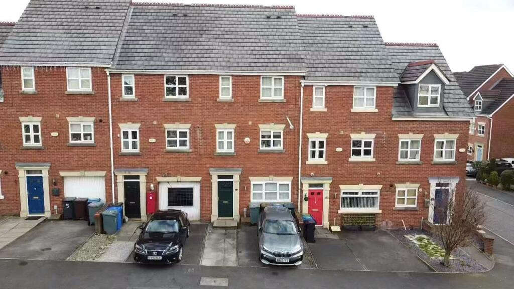 3 bedroom town house for sale in Mulberry Close, Radcliffe, Manchester, M26