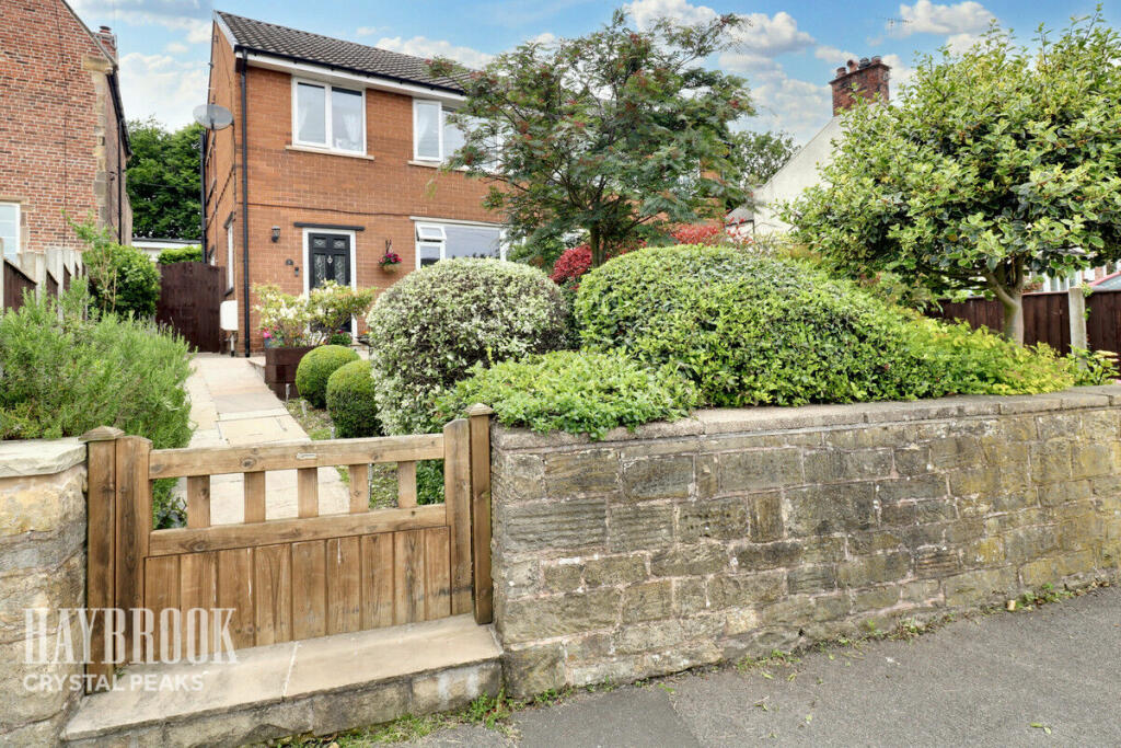 3 bedroom semidetached house for sale in College Road, Spinkhill, S21