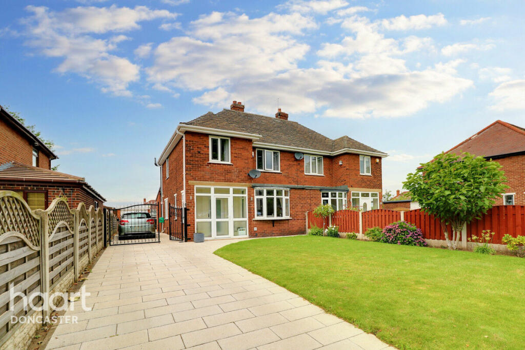 3 bedroom semi-detached house for sale in Thorne Road, Doncaster, DN2