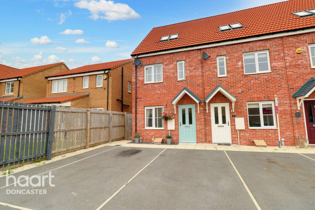 3 bedroom end of terrace house for sale in Pershore Drive, Harworth