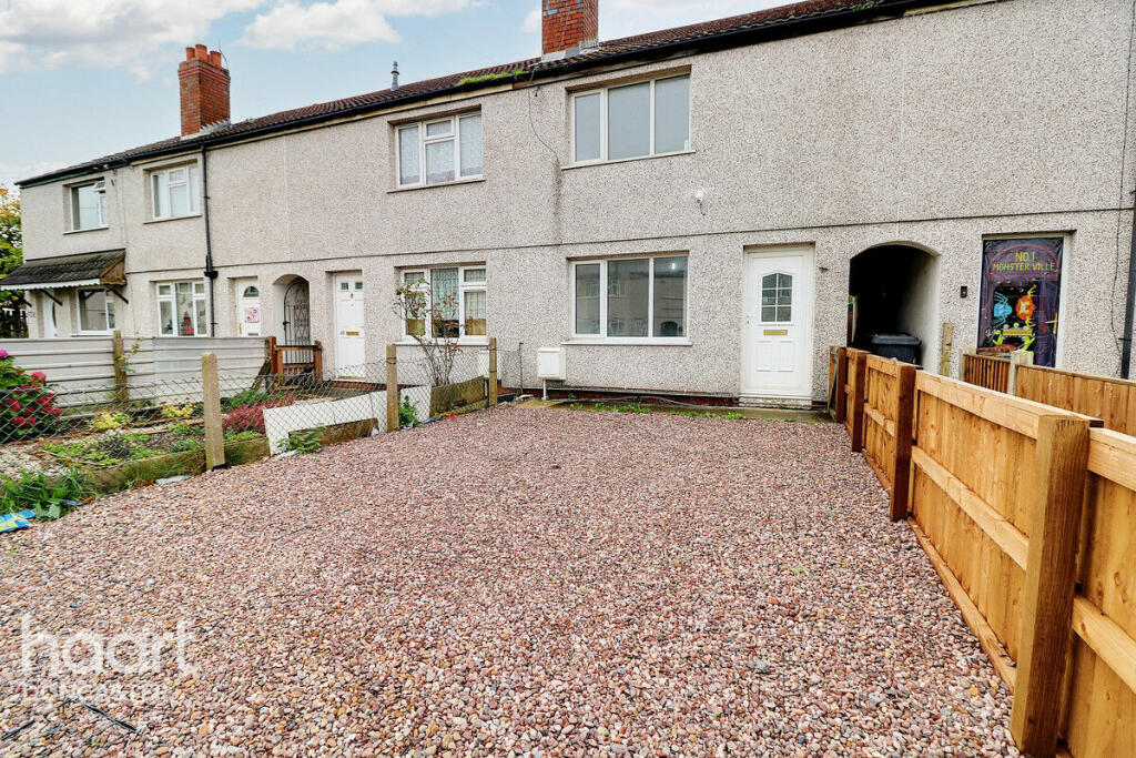 3 bedroom terraced house for sale in The Crescent, Dunscroft, Doncaster, DN7
