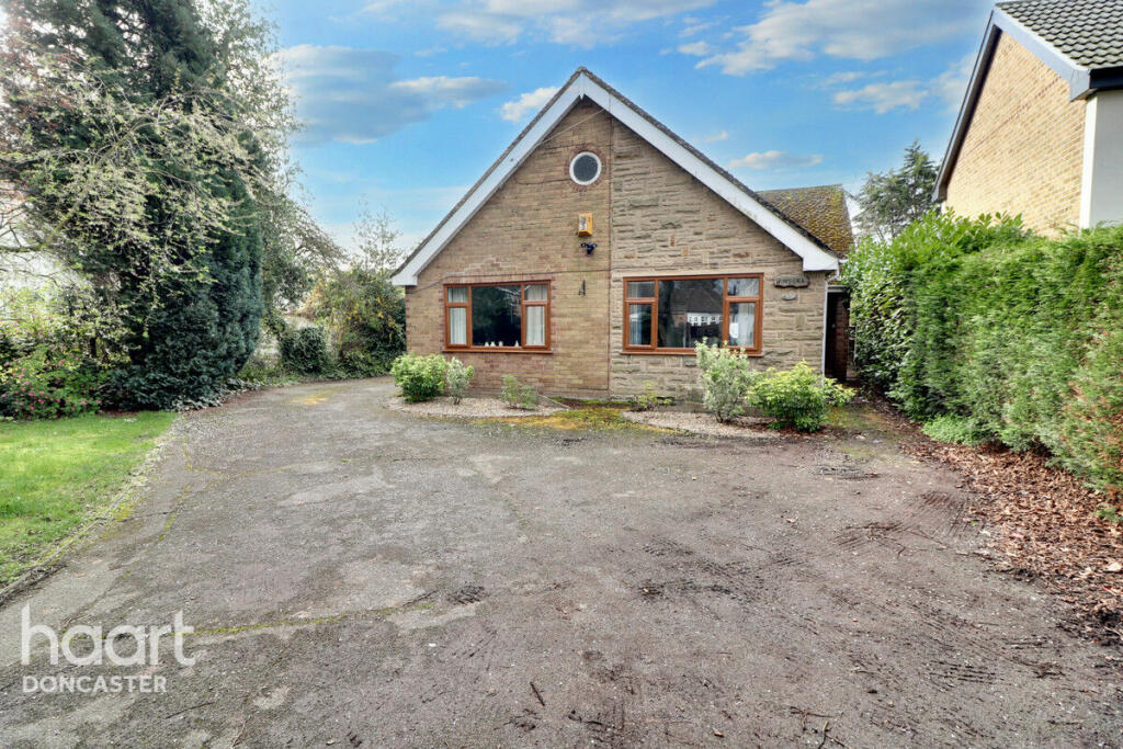 3 bedroom detached bungalow for sale in Station Road, Hatfield, Doncaster, DN7