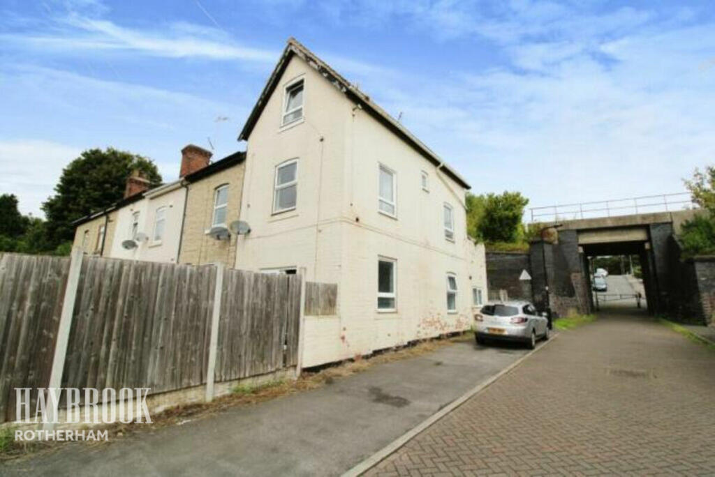 4 bedroom end of terrace house for sale in Frederick Street, Catcliffe, S60