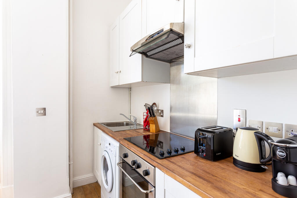 1 bedroom flat for rent in Flat , Airlie Gardens, London, , London, W8
