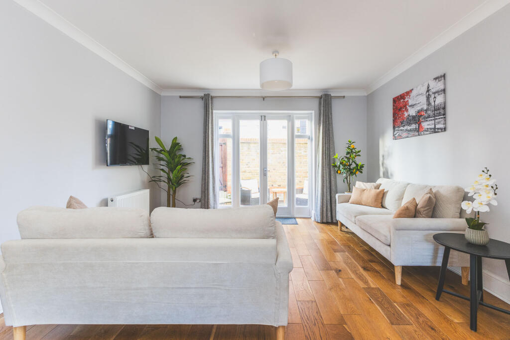 Main image of property: Cottesloe Mews, London, SE1
