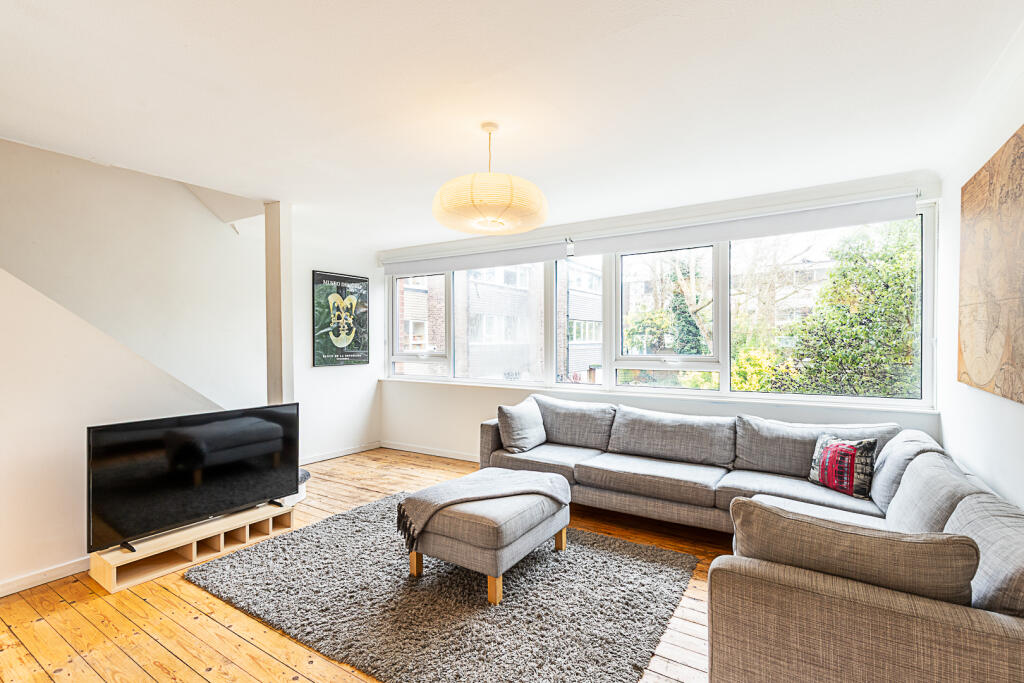 Main image of property: Beaulieu Close, London, SE5