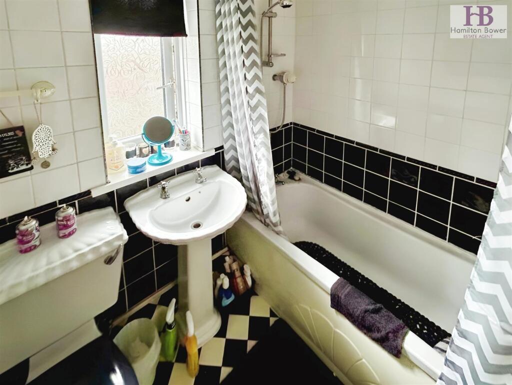 Additional property image - Glenaire, Shipley, Bradford