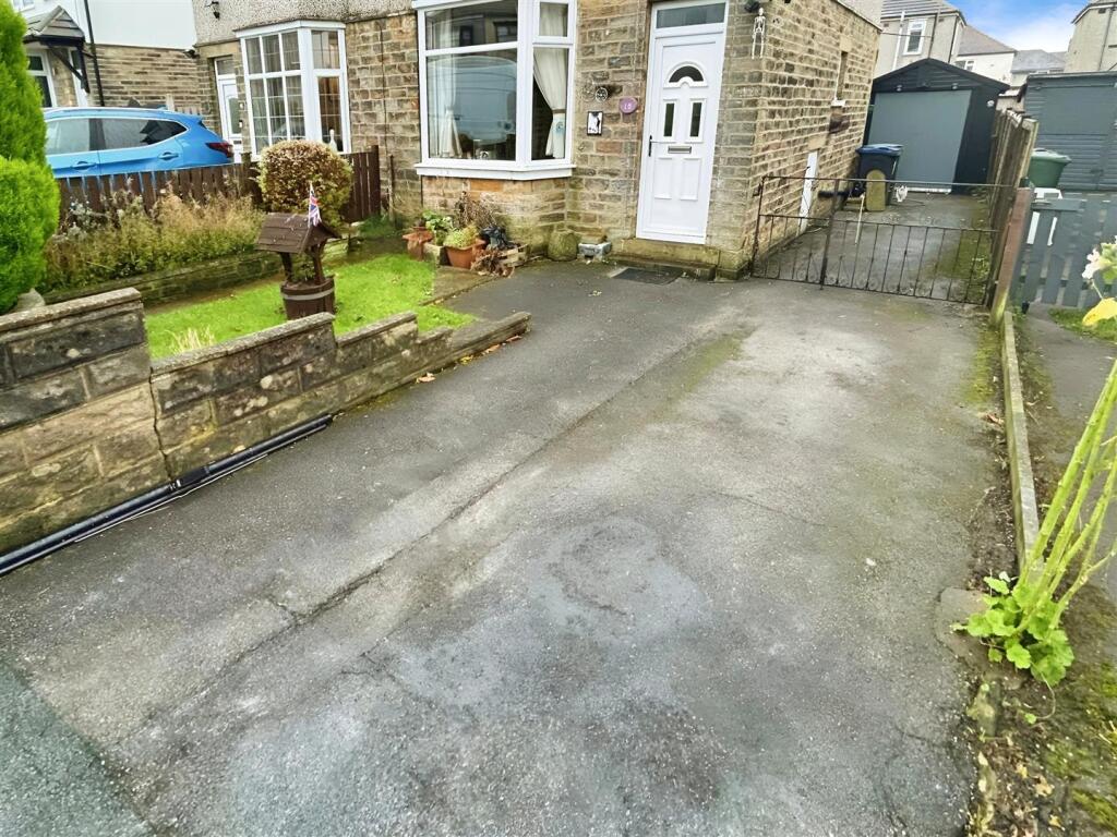 Additional property image - Glenaire, Shipley, Bradford