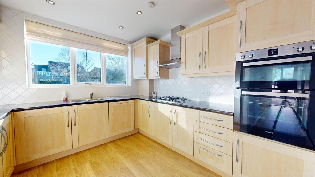 Additional property image - The Avenue, Clayton, Bradford