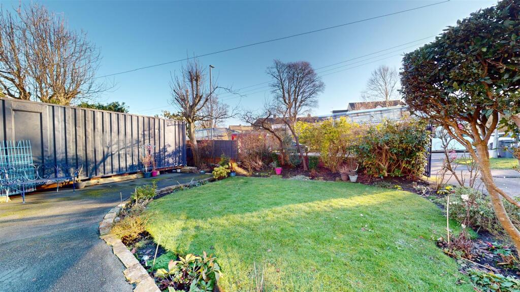 Additional property image - The Avenue, Clayton, Bradford
