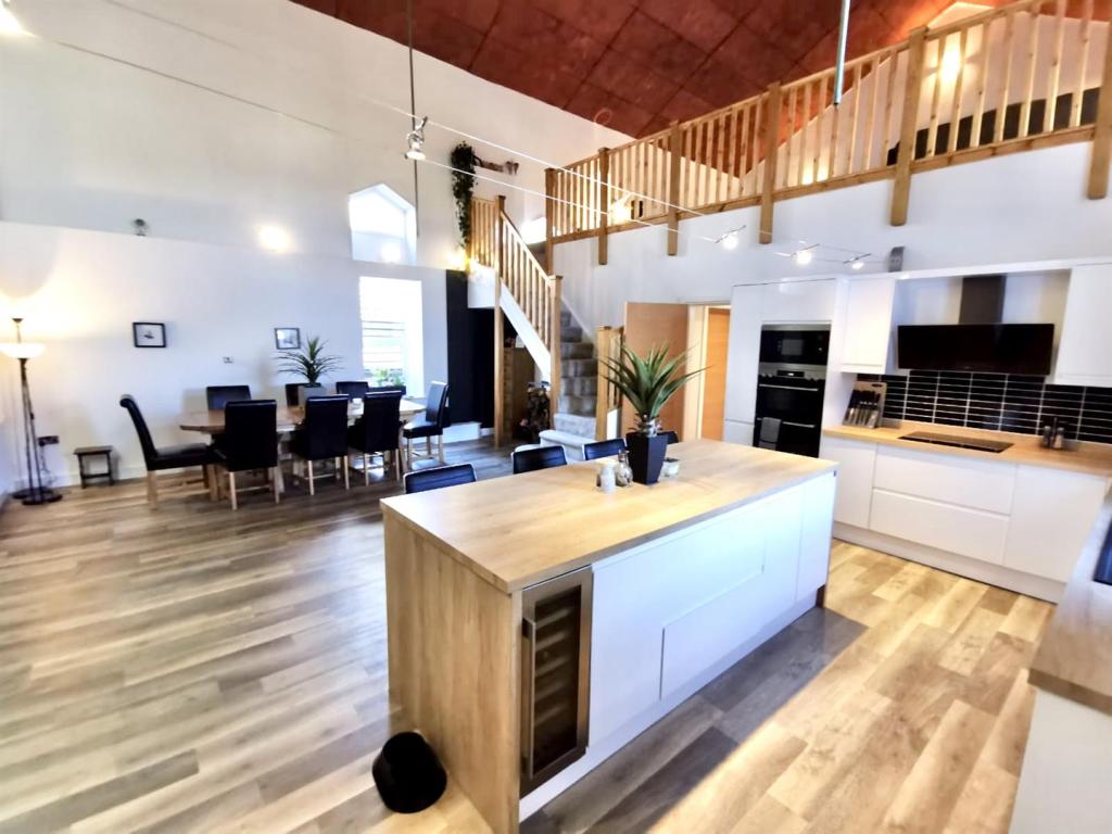 7 bedroom character property for sale in Westfield Lane, Idle, Bradford