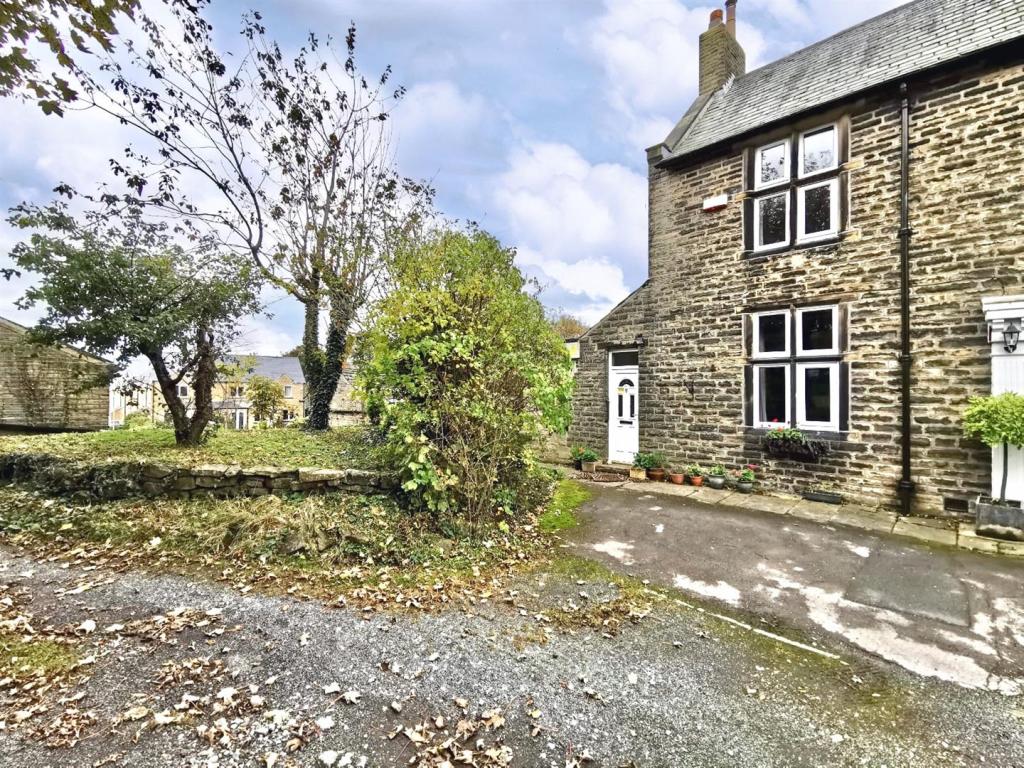 3 bedroom semidetached house for sale in Park Villa, Northowram, Halifax, HX3