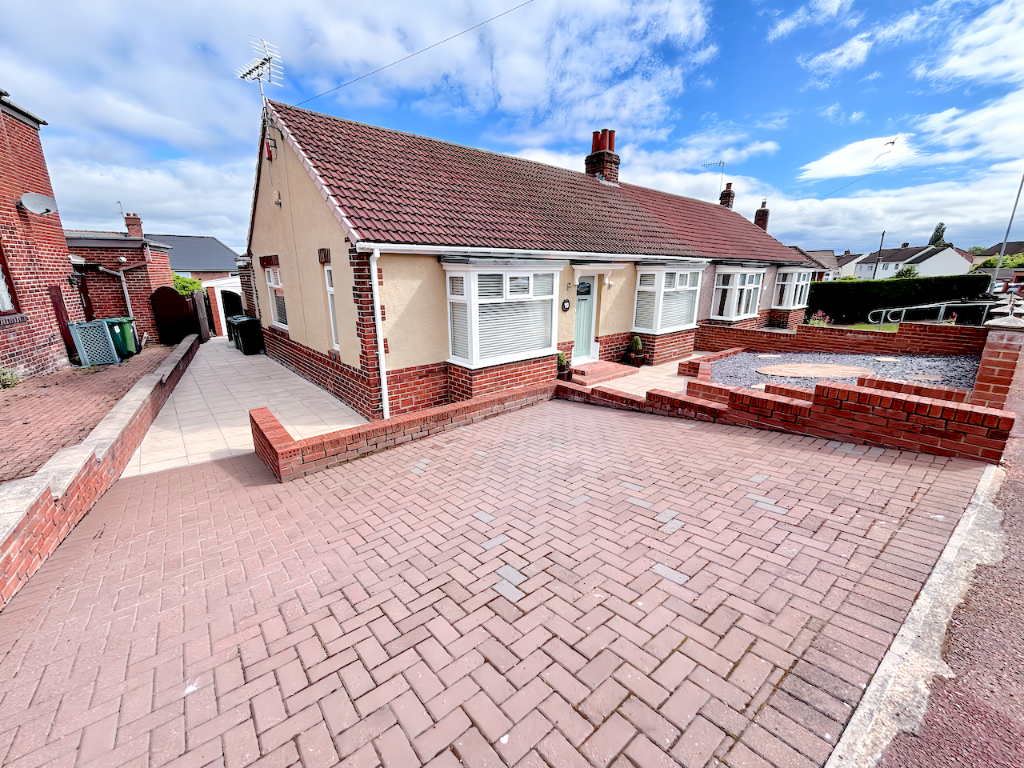 2 bedroom semidetached bungalow for sale in Redesdale Gardens